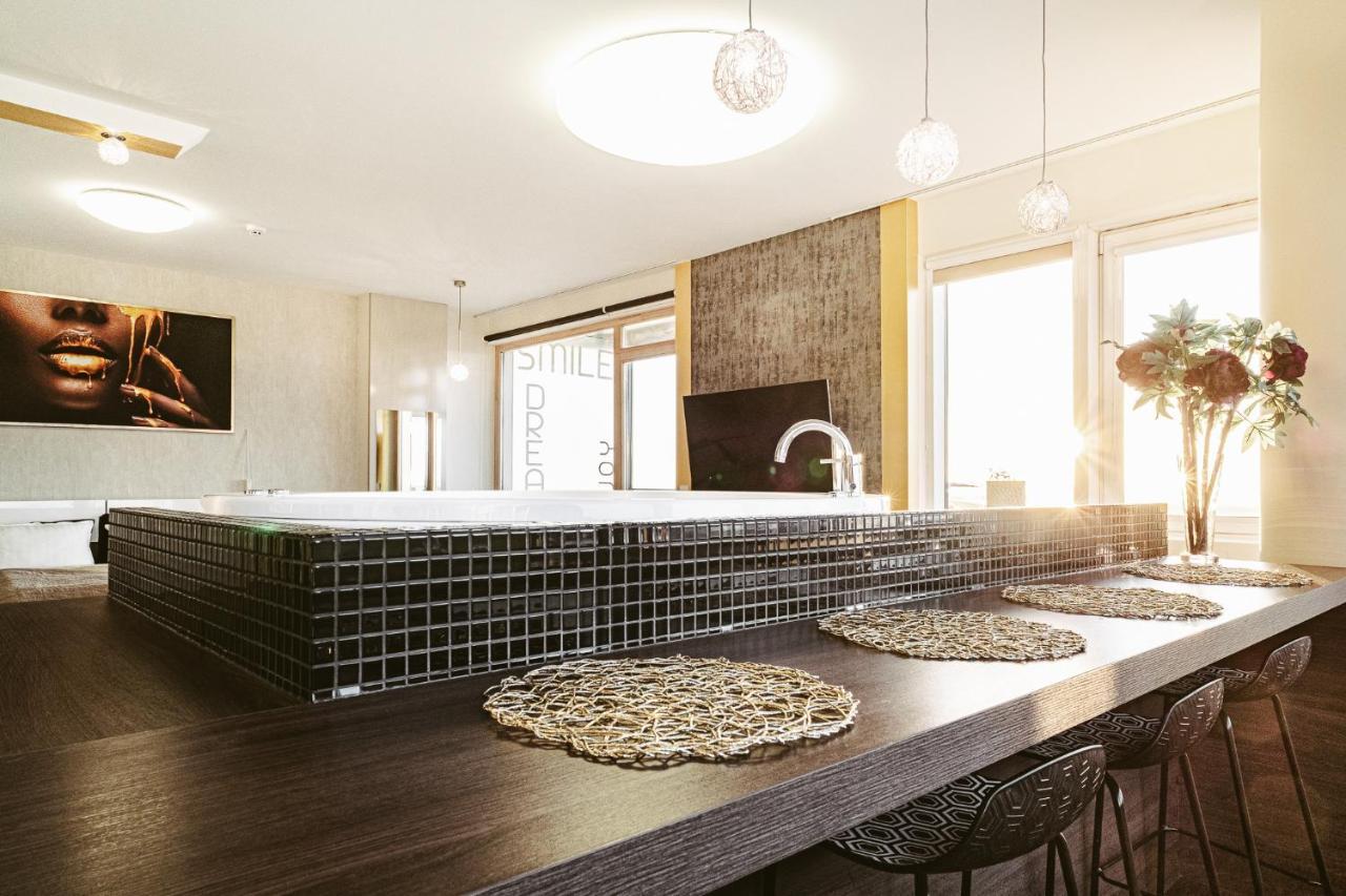 Sky Flat Jacuzzi 27 Floor Lejlighed Klaipėda Eksteriør billede